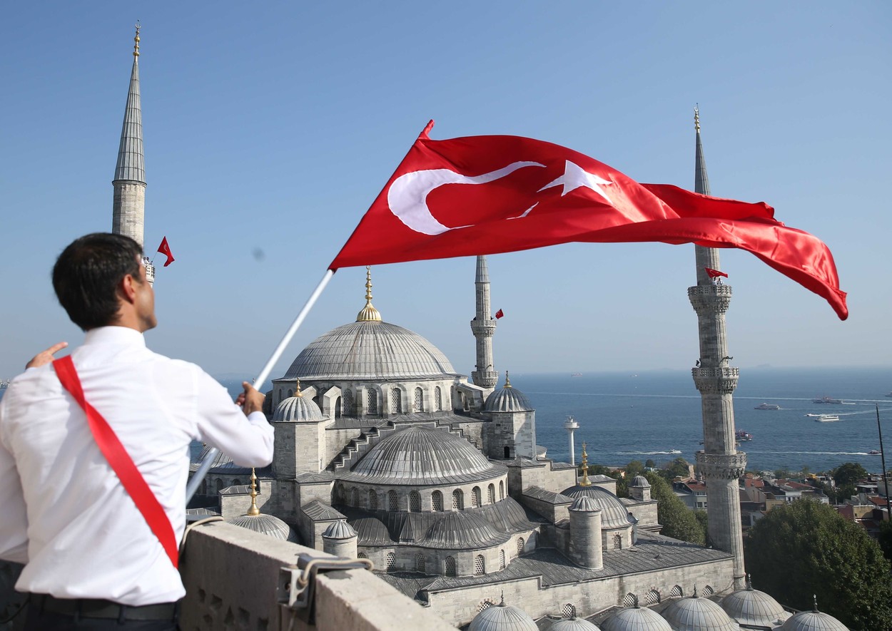 Турецкие ve. Турецкий флаг Стамбул. Турция Султанахмет флаг. Турецкий флаг с мечетью.