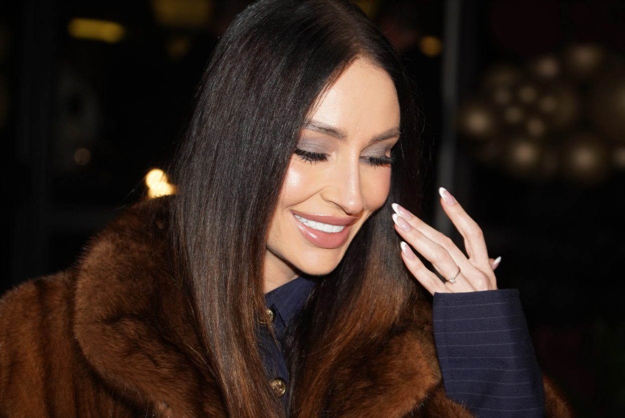 Našu pevačicu je izdala sestra, a onda joj i drugarica zabila nož u leđa: "Volela sam je i nisam to očekivala"