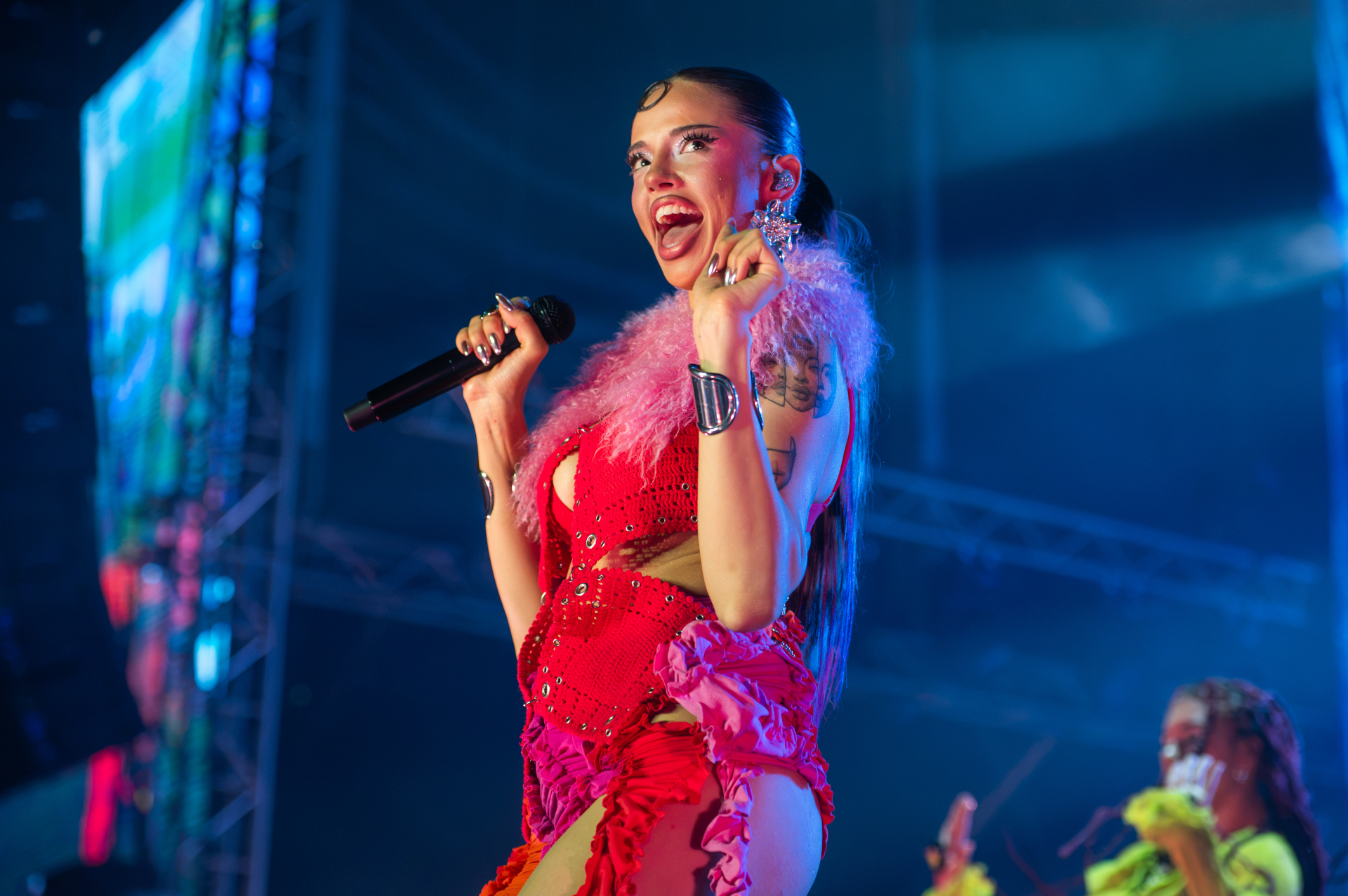 Ušće "eksplodiralo" uz Cecinu "Kukavicu"! Poljubac na bini i evrovizijska pobednica "zapalili" drugo veče festivala (FOTO)