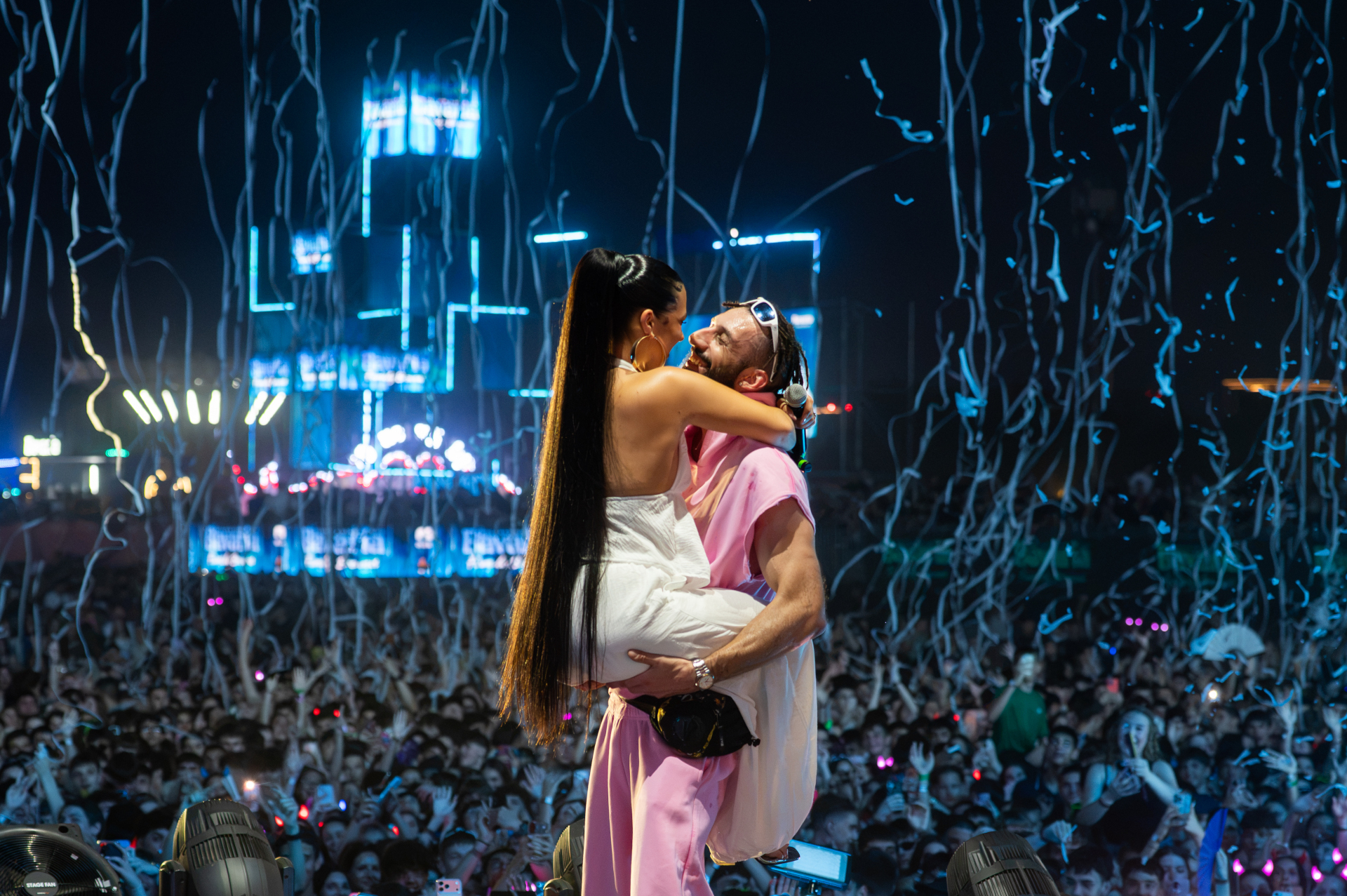 Ušće "eksplodiralo" uz Cecinu "Kukavicu"! Poljubac na bini i evrovizijska pobednica "zapalili" drugo veče festivala (FOTO)