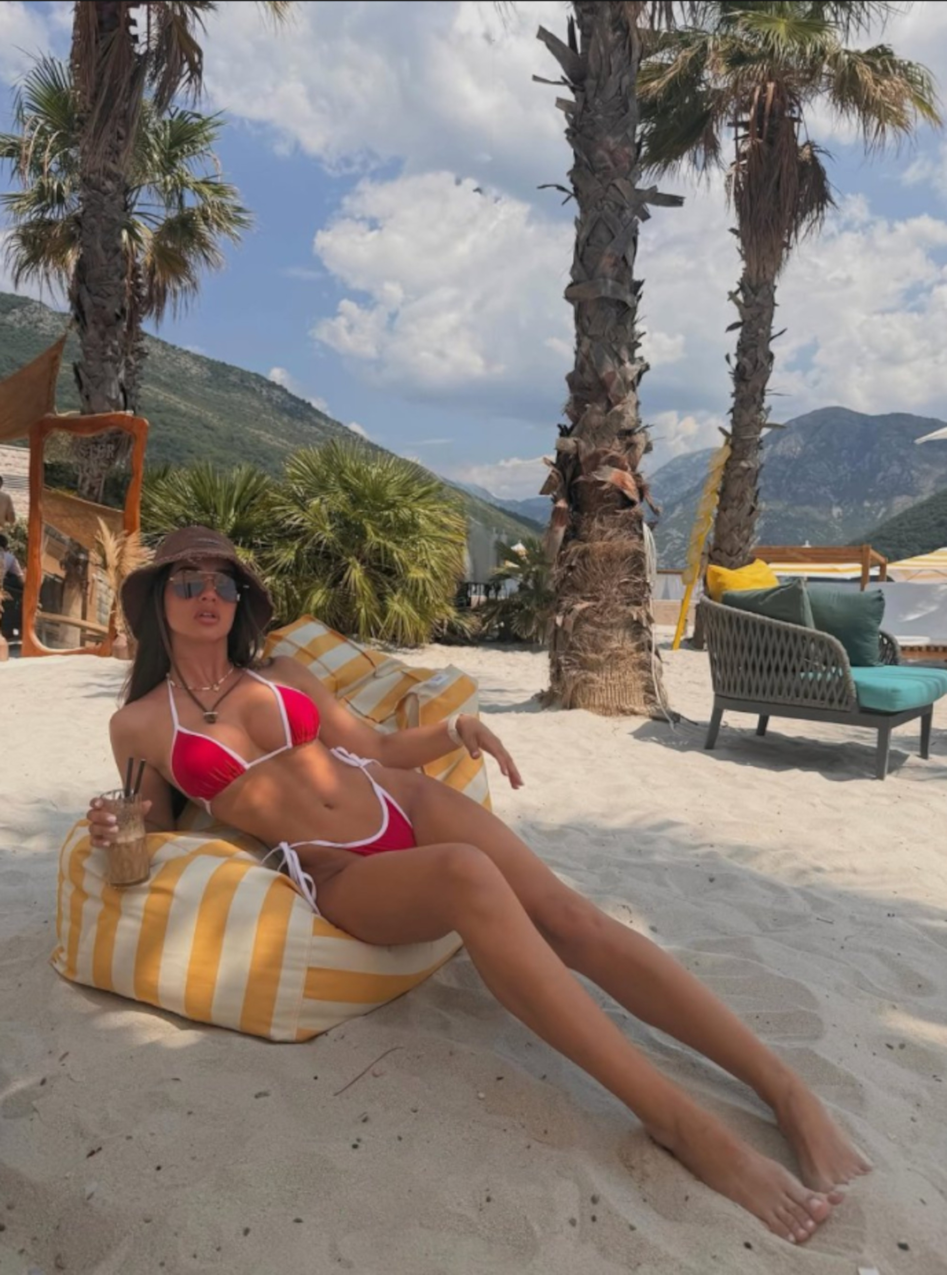 Anđela Đuričić dovela liniju do savršenstva pa pratioce stalno iznenađuje novim fotkama sa plaže: Bujne grudi u krupnom planu - (FOTO)