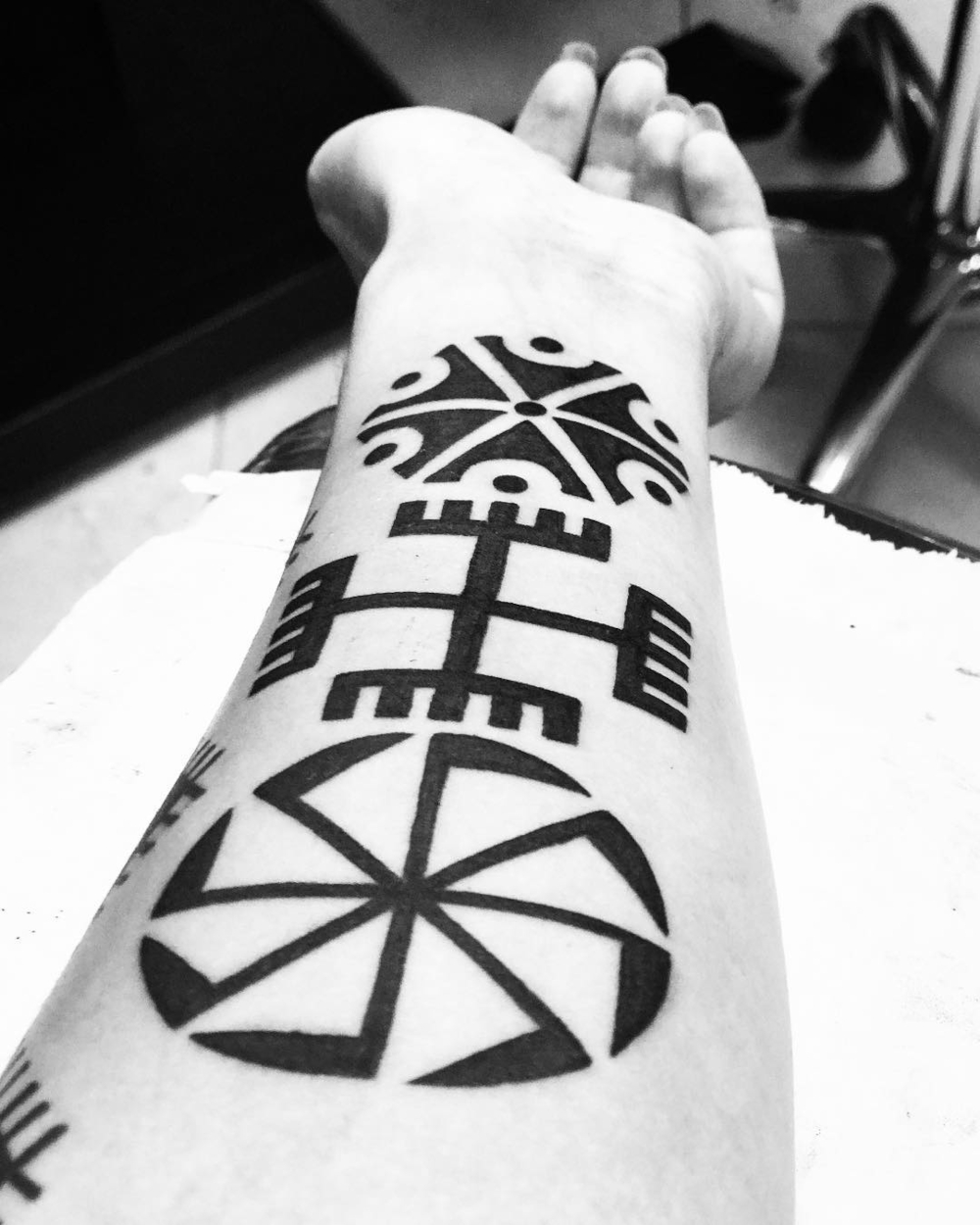 Božo Vrećo istetovirao čitavo telo U SLAVU BOGA, a na koži se našla ...