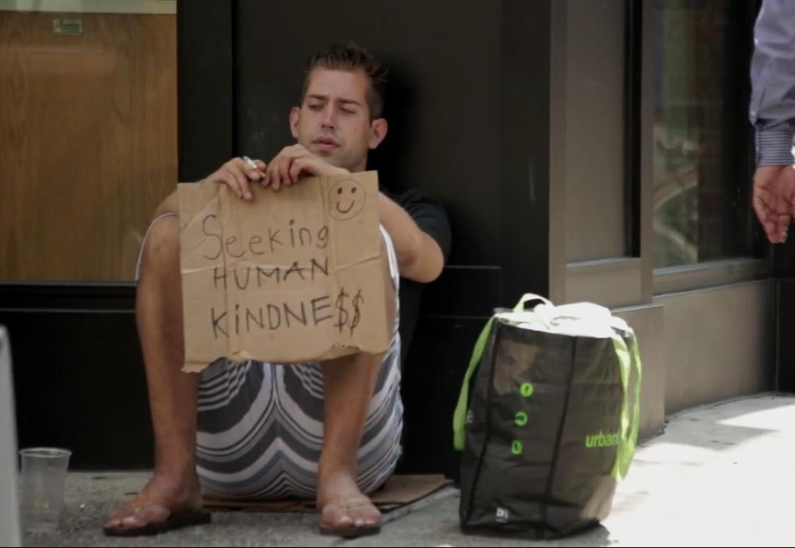 Beskućnik traži ljude