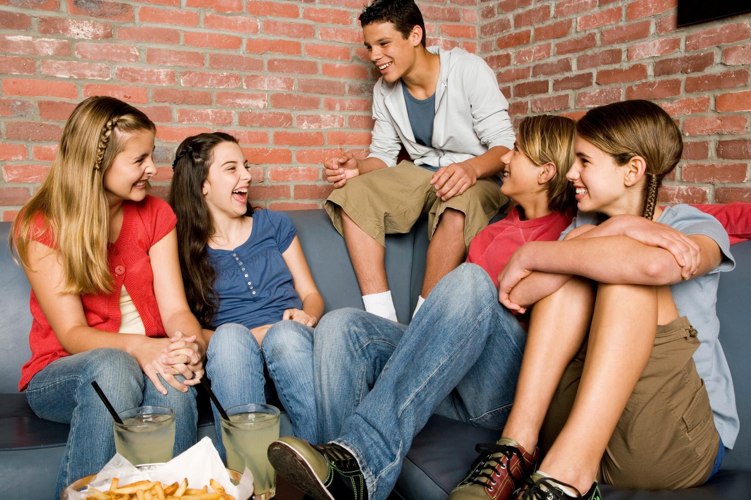 самостоятельный подросток. помогать маме по дому. самостоятельный ребенок. самостоятельный подросток. самостоятельность подростков.