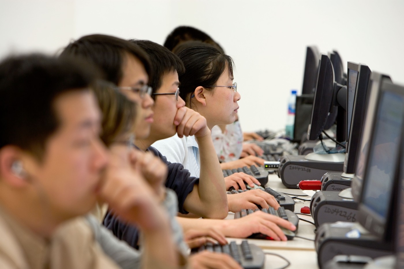 Kineski studenti u Internet kafeu