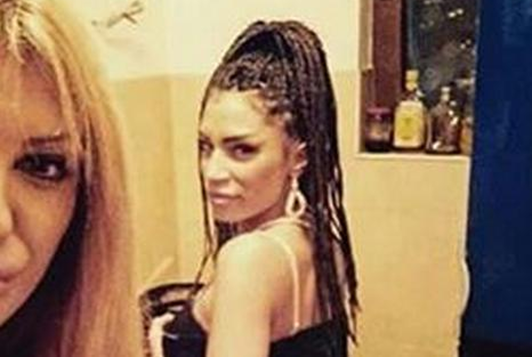 GOLOGUZA! Starleta pokazala raskošnu zadnjicu zbog koje UZDIŠU mnogi