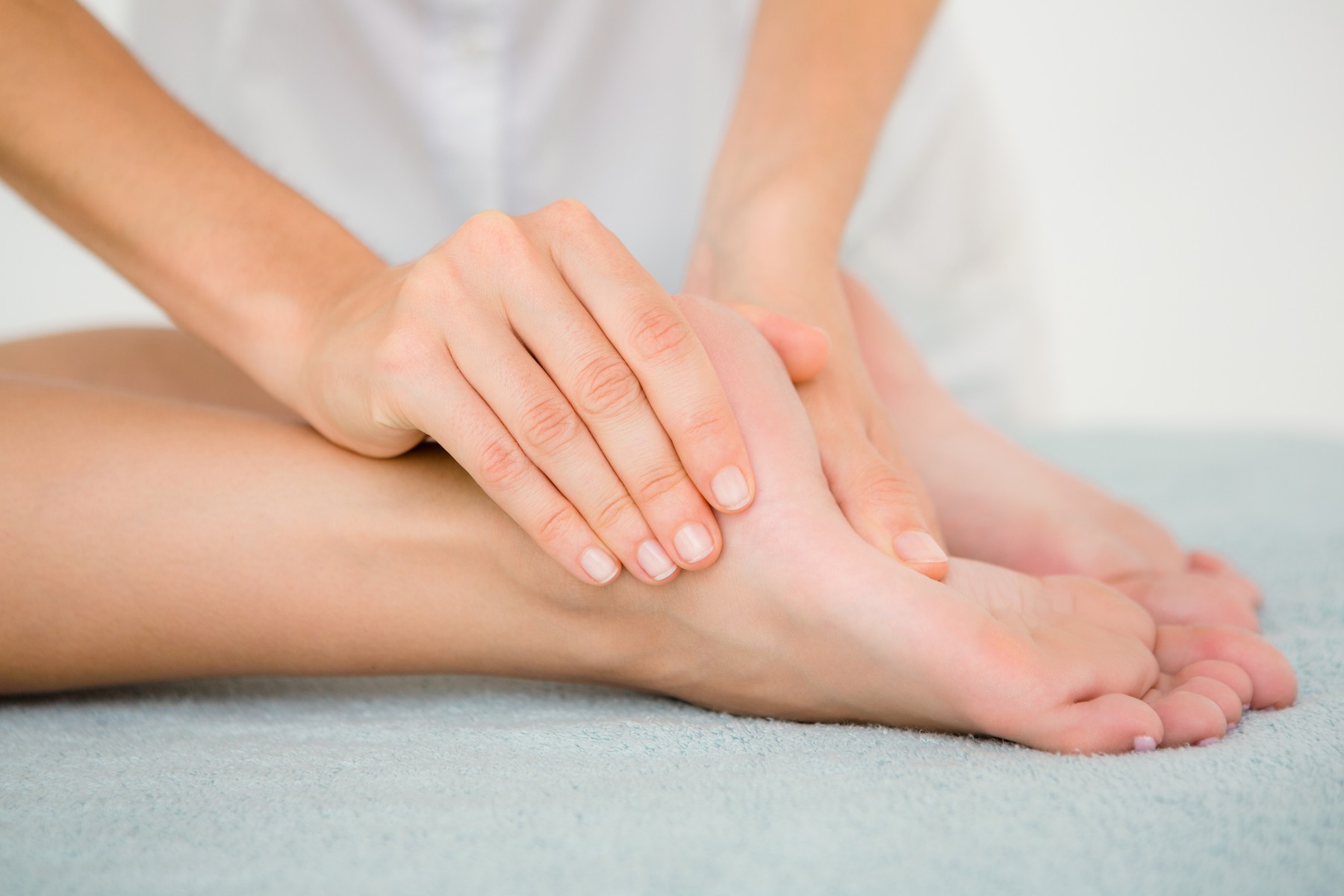 артрит межфаланговых суставов стопы. деформирующий остеоартроз сустава пальца ноги. остеоартроз нижних конечностей. лечение мелких суставов стопы. голеностоп воспаление сустава припухлость.