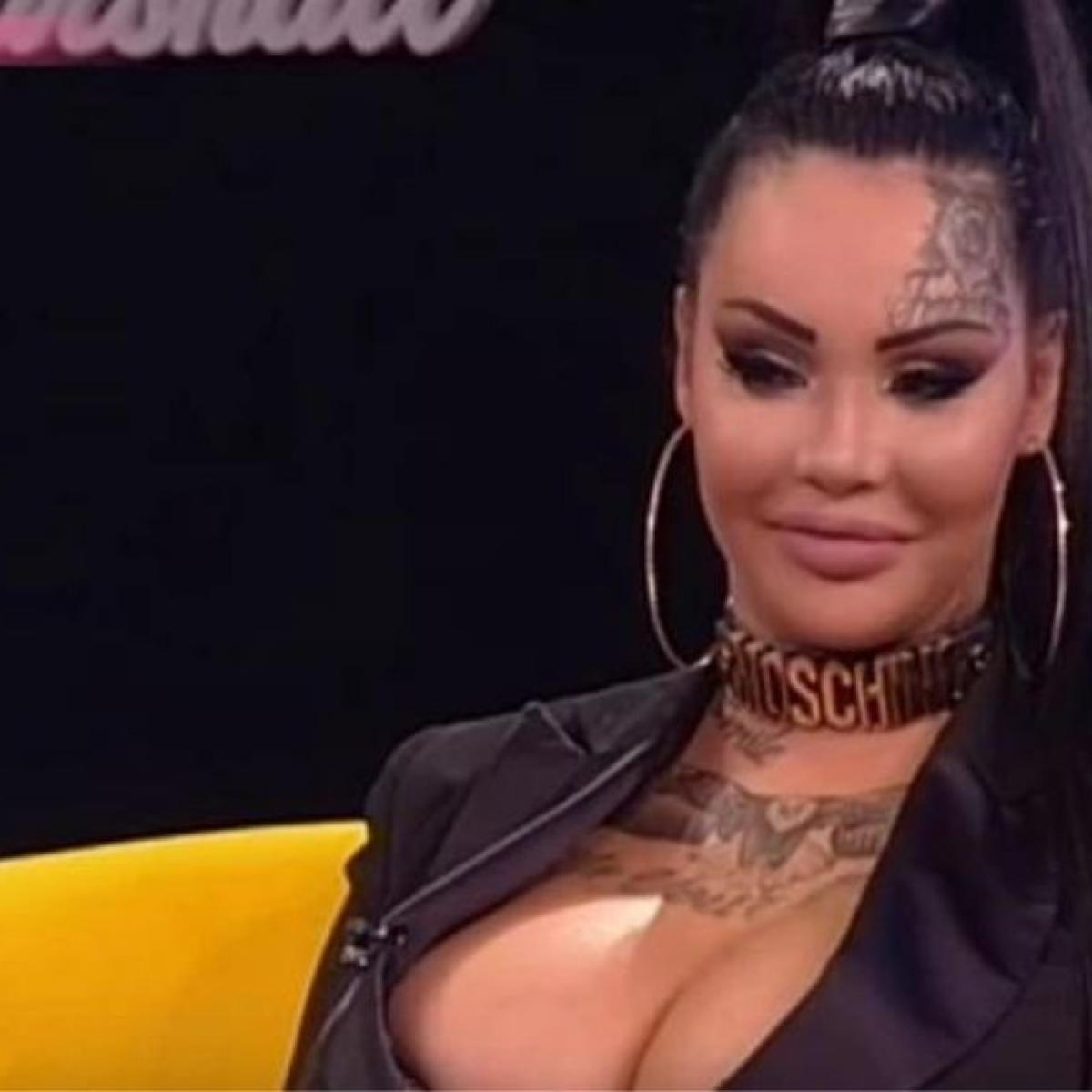 Šta je platforma na kojoj se POZNATI SKIDAJU GOLI? Anđela Veštica zbog iste  KUPILA STAN od 300.000 evra - Srbija danas