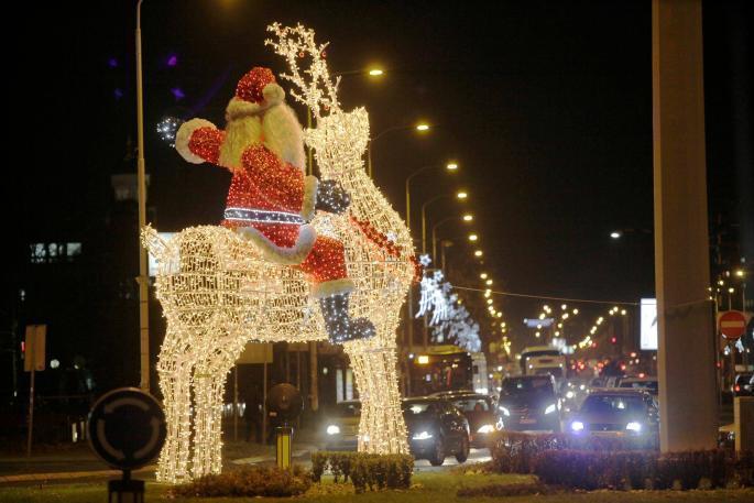 Novogodišnji ukrasi na Novom Beogradu 