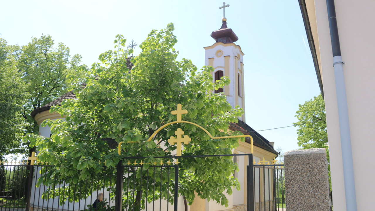 Crkva u Borči