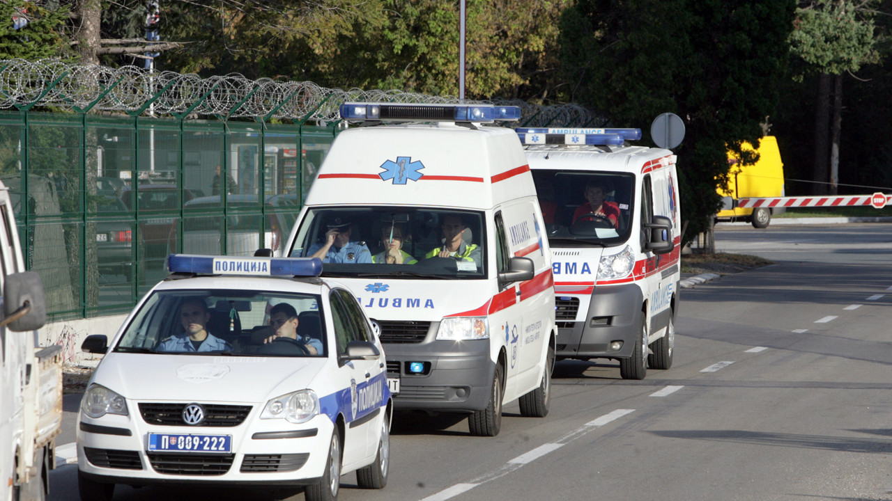 Hitna pomoć i policija na putu ka erodromu