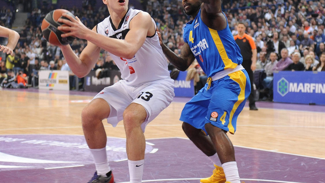 Bogdan Bogdanović u akciji na meču protiv Makabija