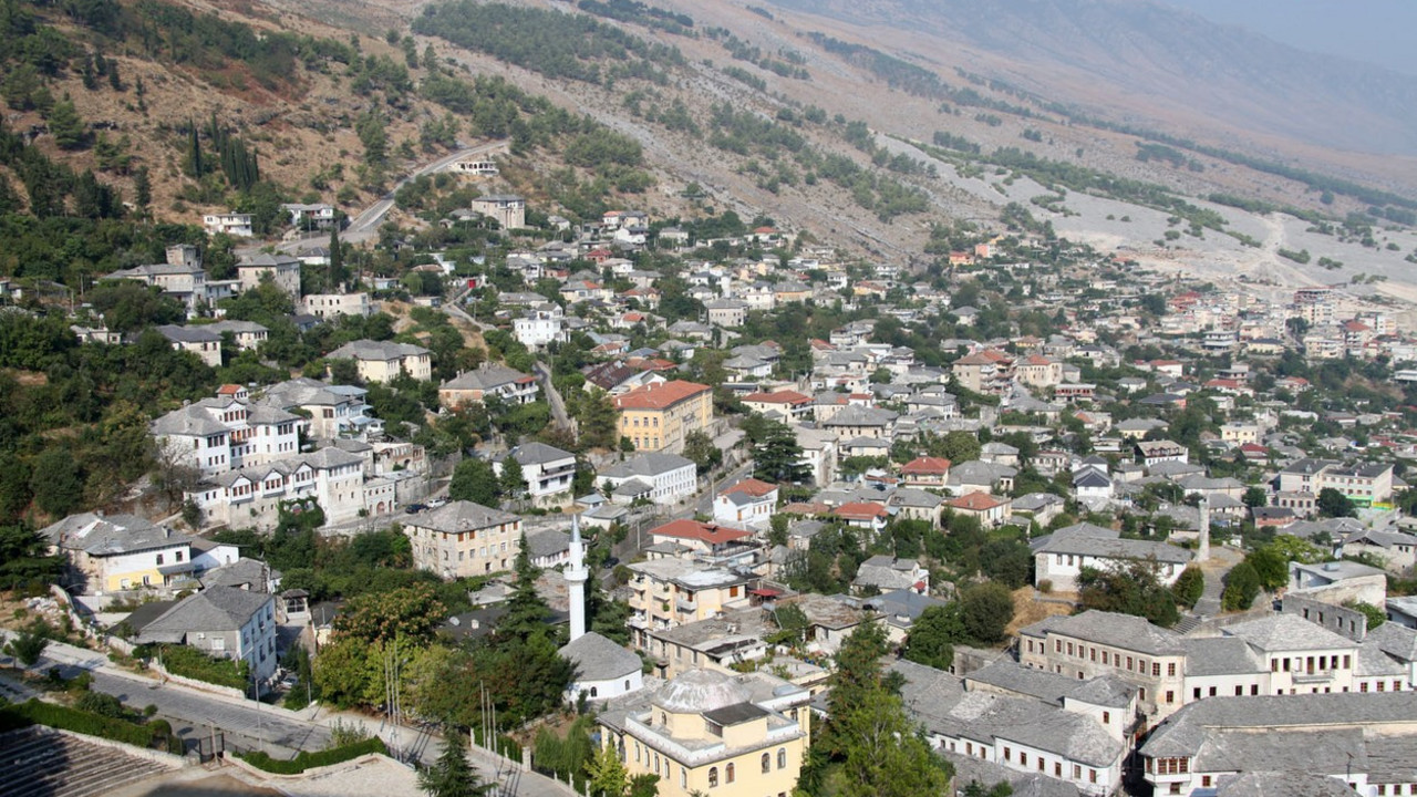 Albanija