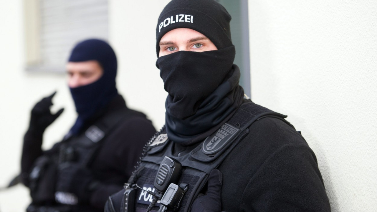 policija