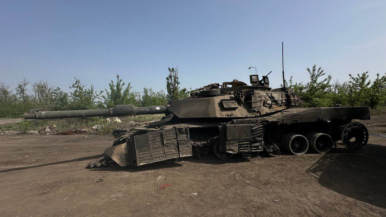 uništen Abrams