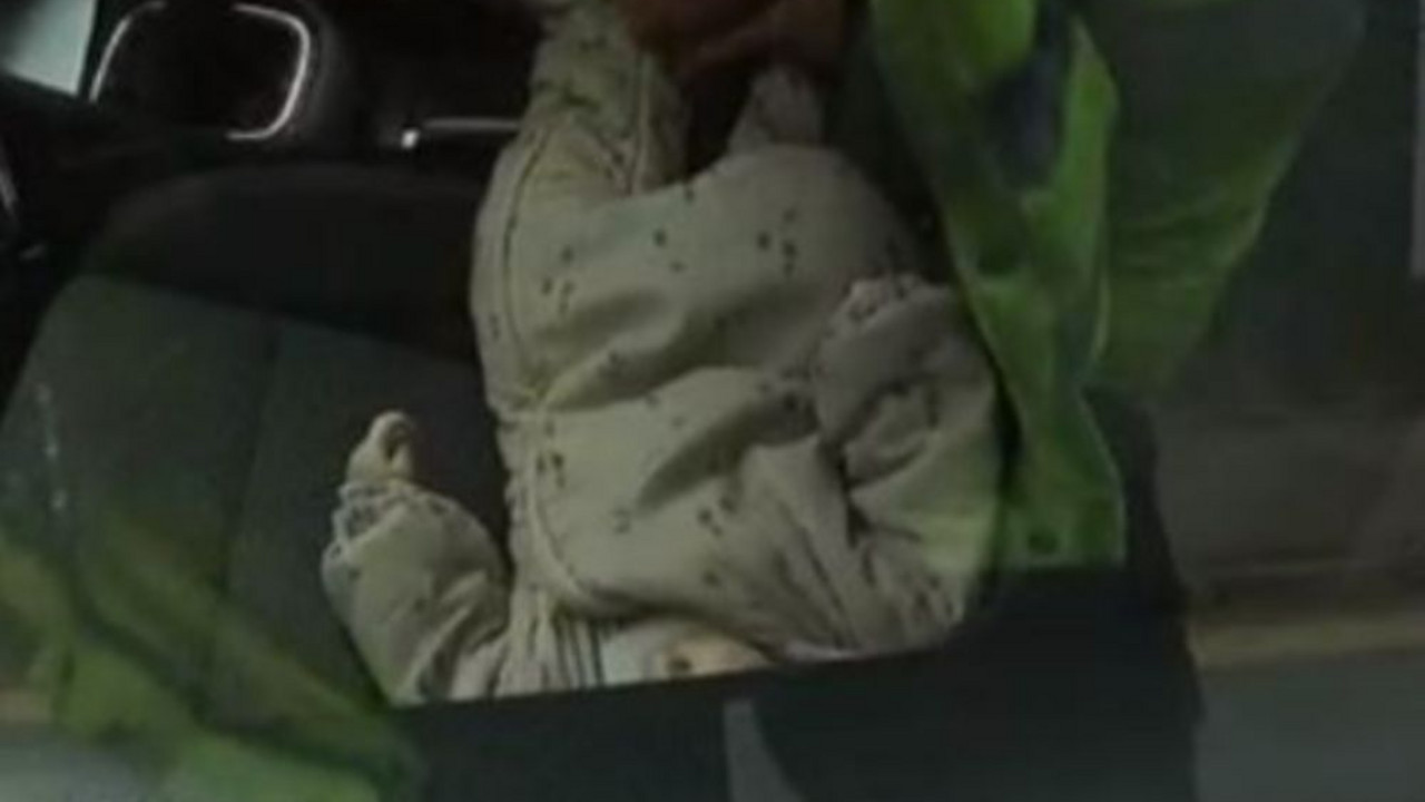 Beba u autu