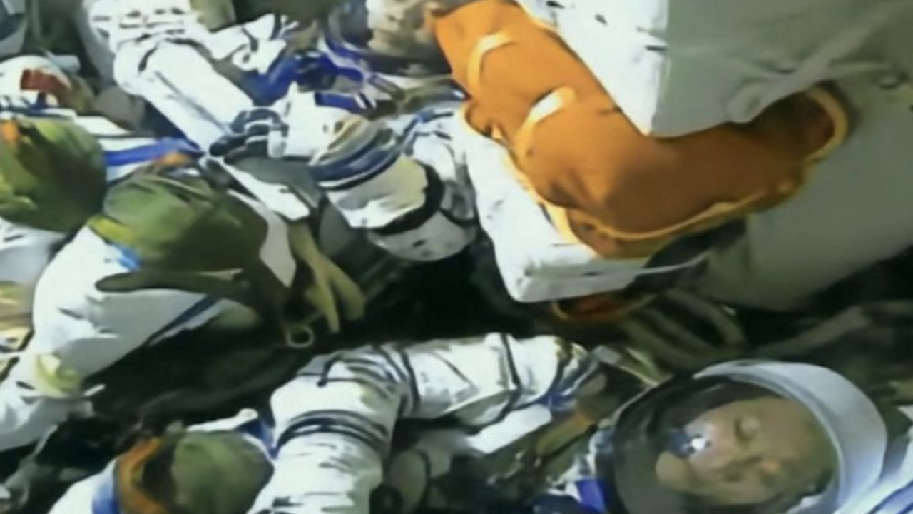 Shenzhou-17 crew
