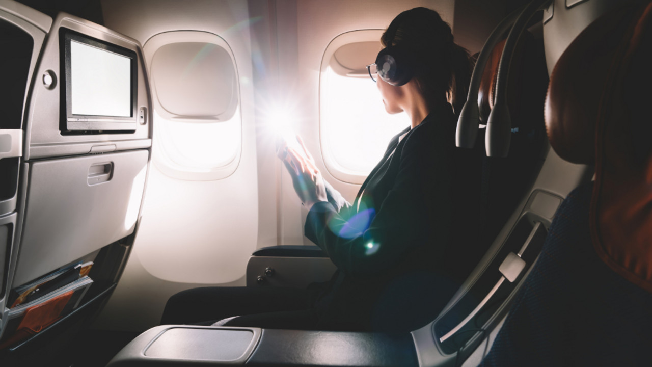 Žena u avionu