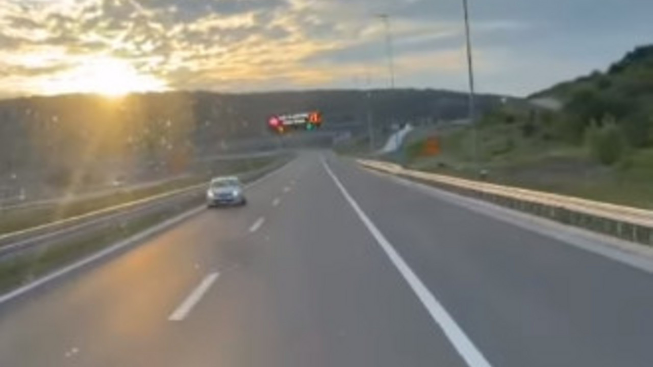 Automobil ide suprotnom trakom
