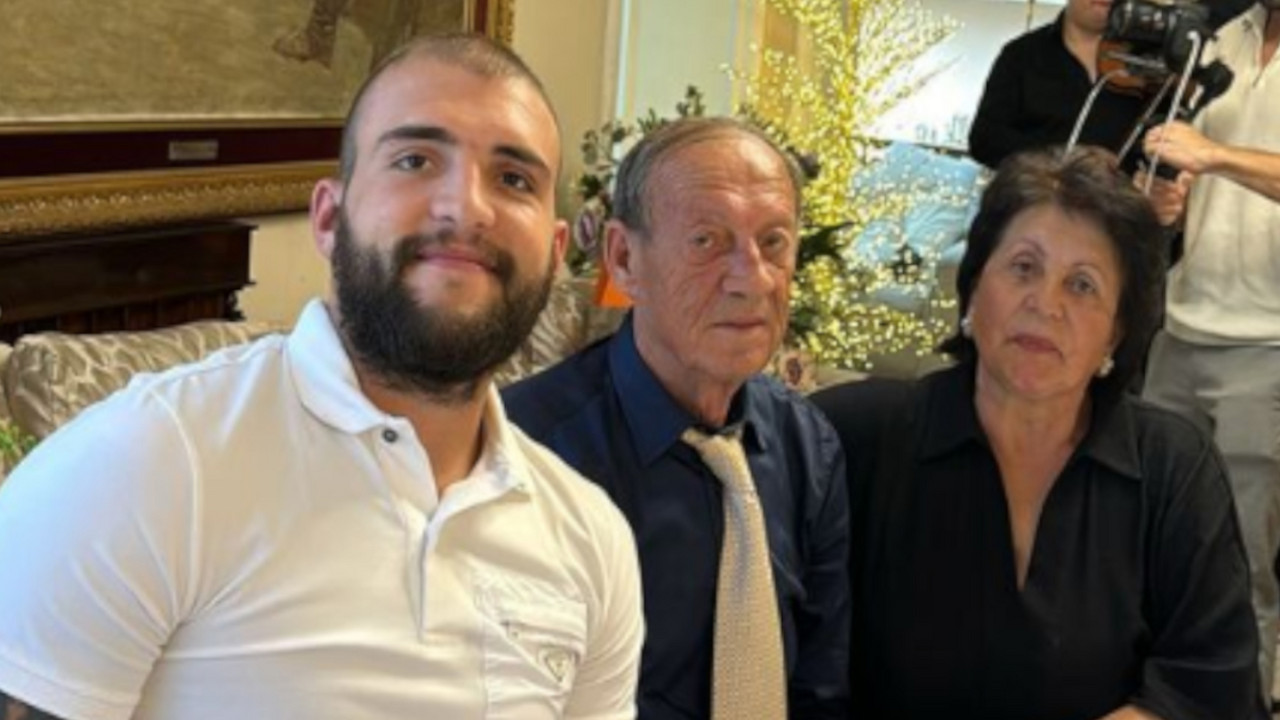 Veljko Ražnatović sa babom i dedom