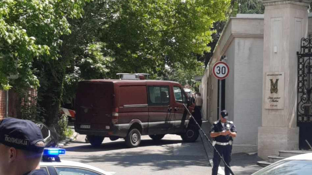 Ranjen žandarm ispred Izraelske ambasade