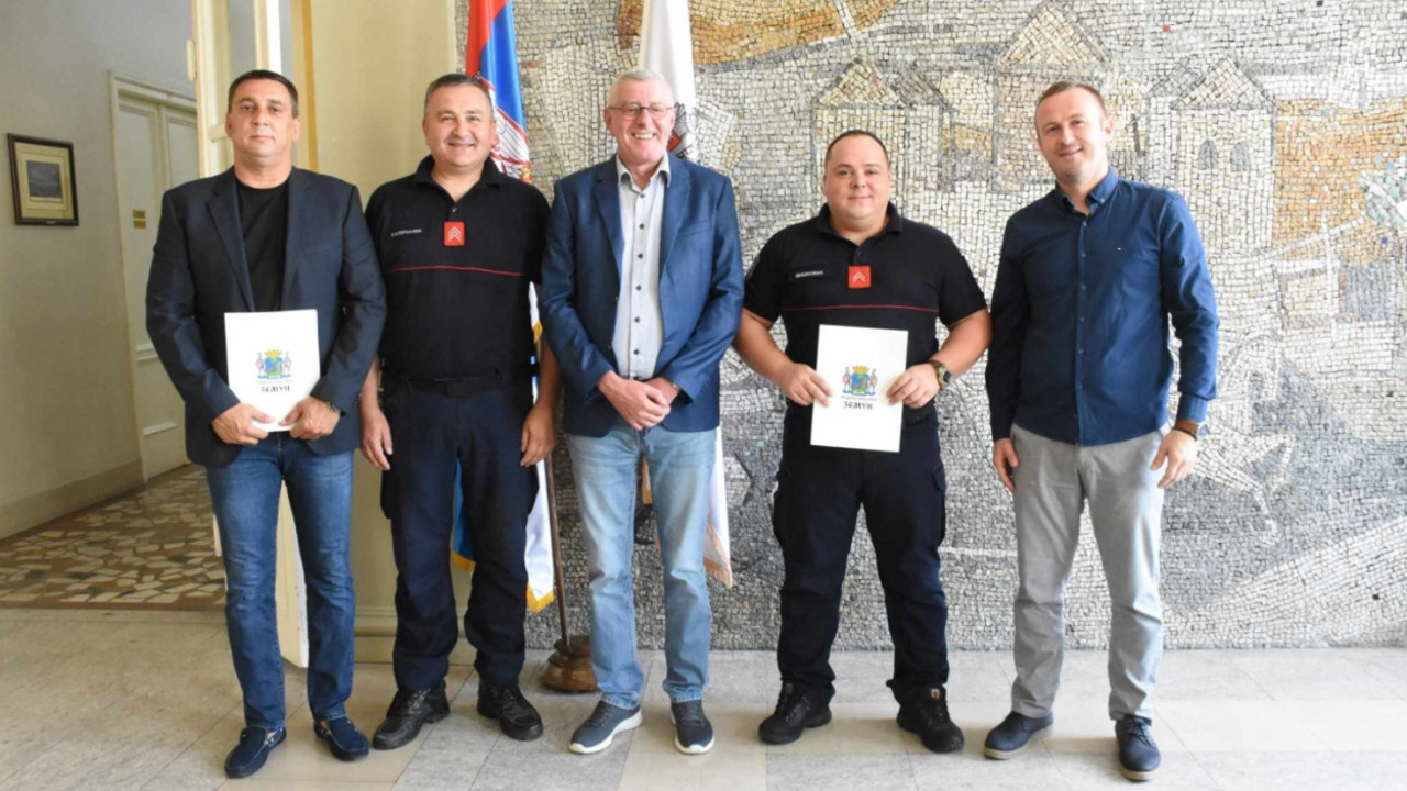 Vatrogasac i policajac