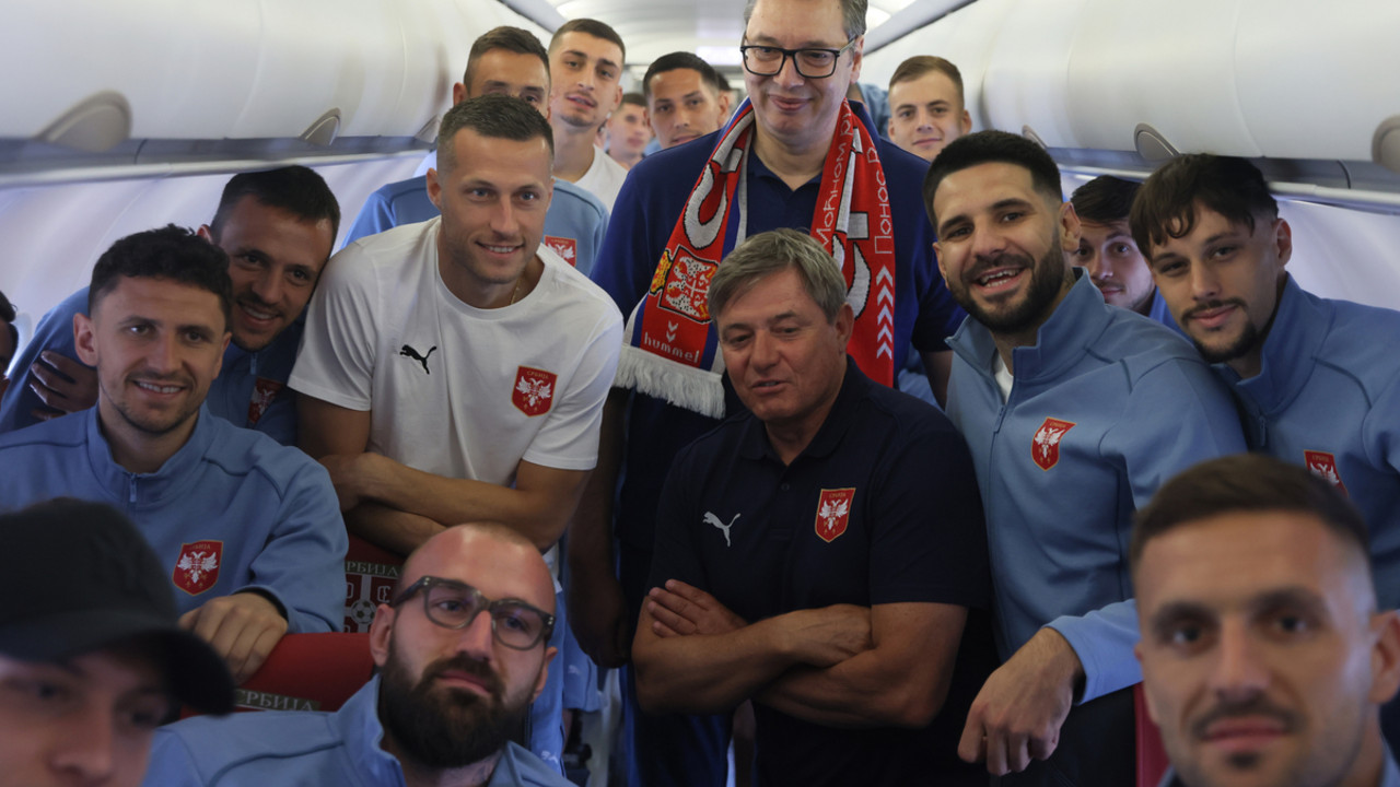 Aleksandar Vučić i fudbaleri