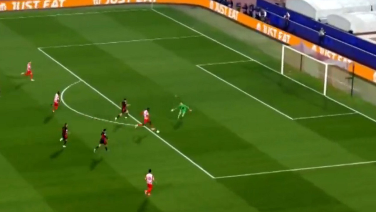 Gol Silasa protiv Barselone