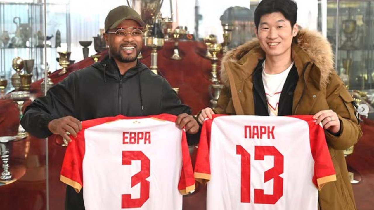 Patris Evra i Park Đi-Sung u poseti Crvenoj zvezdi