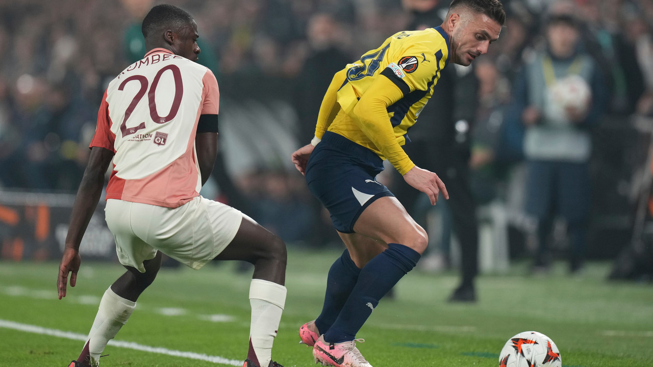 FK Lion i FK Fenerbahče
