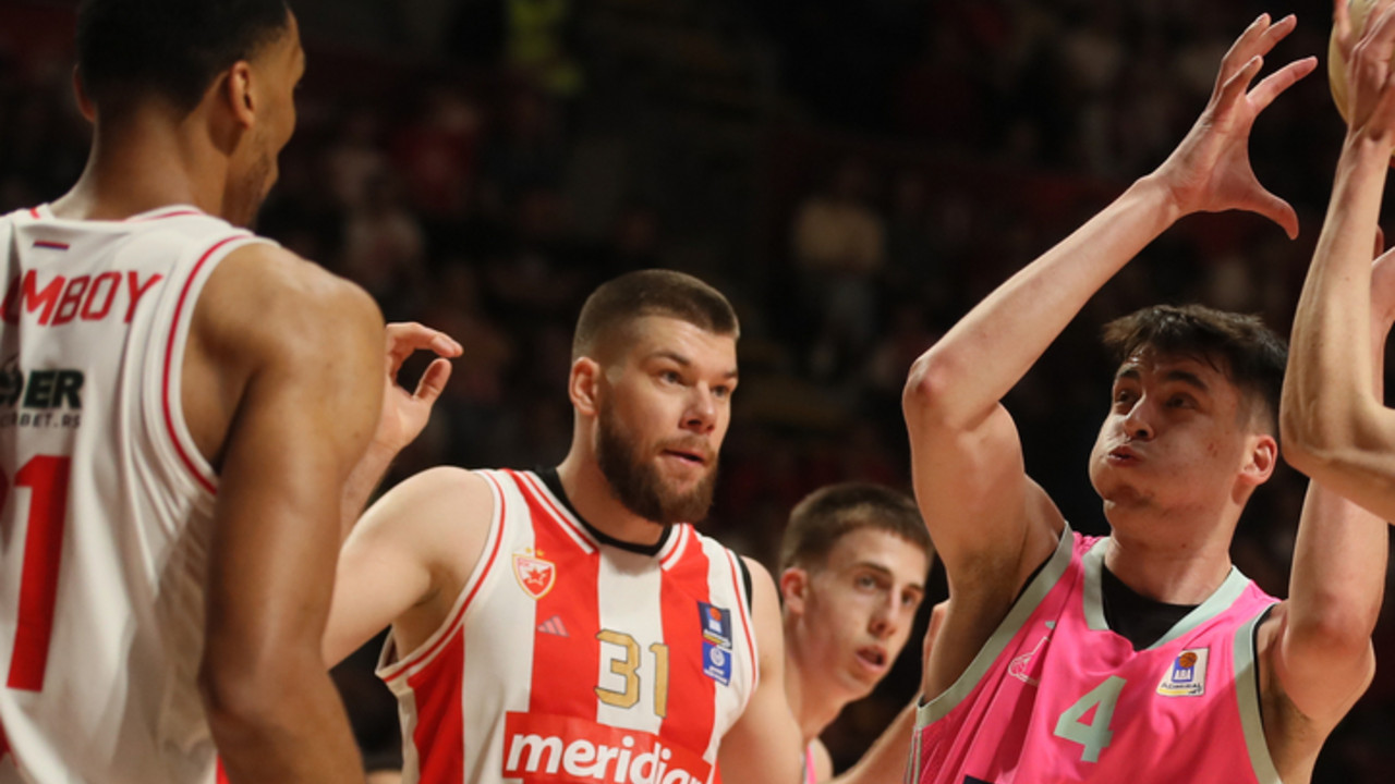 Andrija Jelavić (desno) na meču Mega - Crvena zvezda