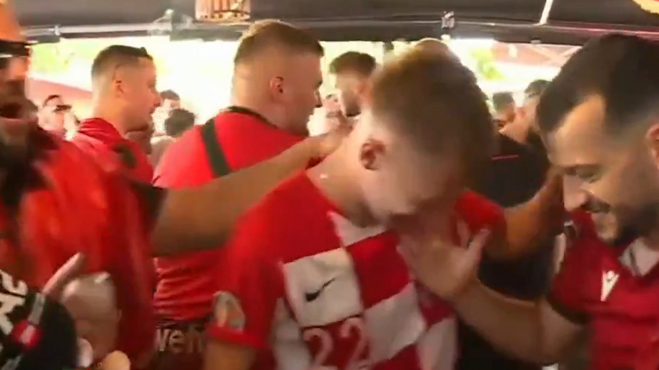 Hrvatski i albanski navijači
