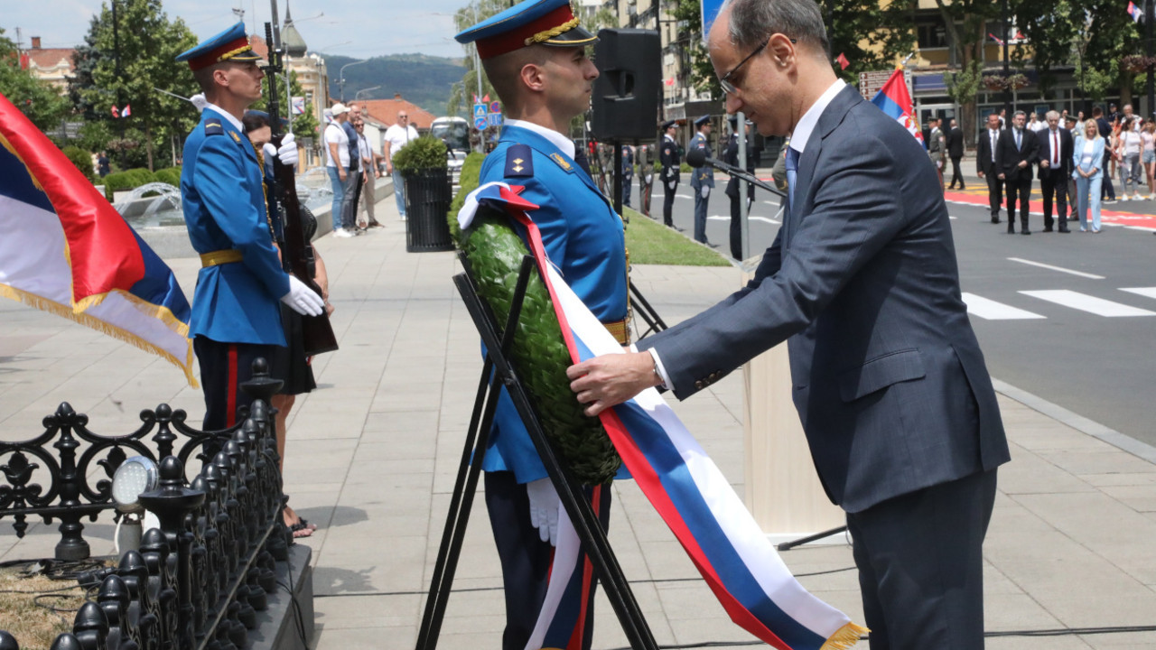 Đuro Macut položio venac