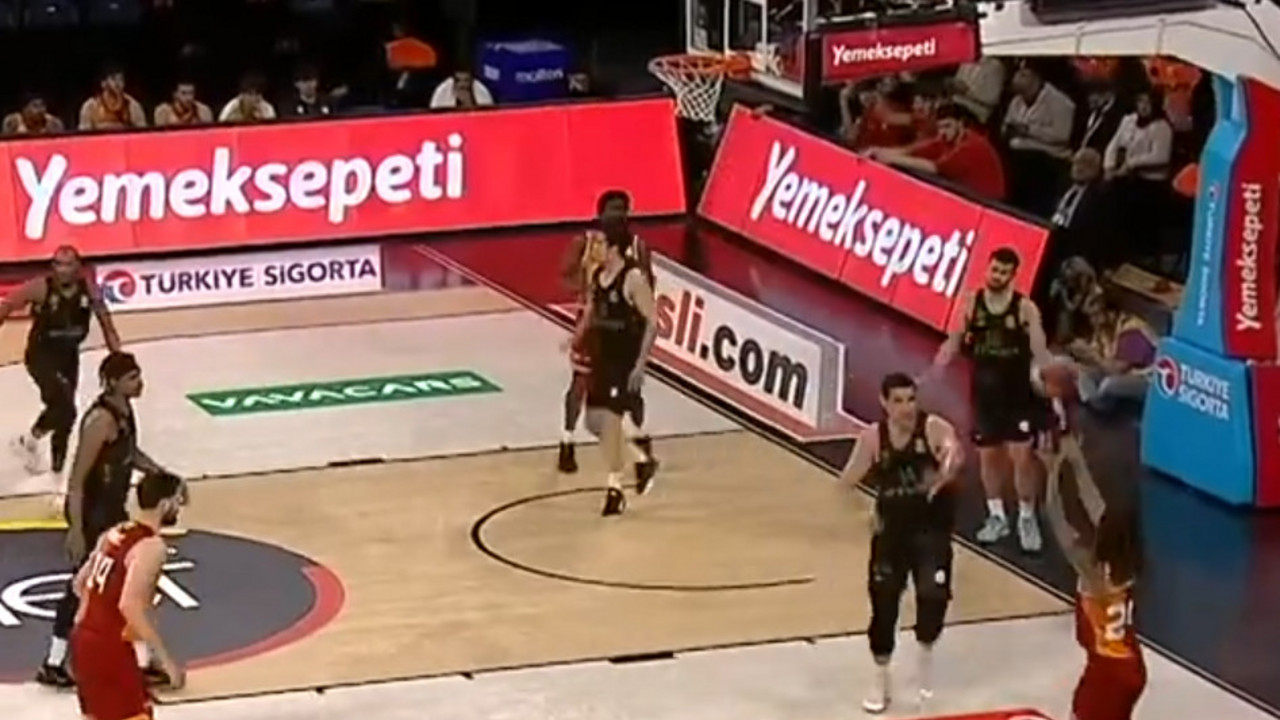 Deron Rasel u dresu Galatasaraja