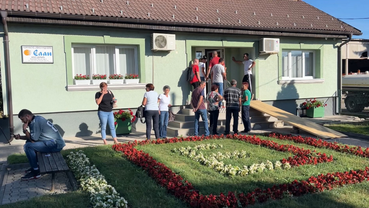 Biračko mesto broj 25 u opštini Kosjerić na kojem će danas biti ponovljeno glasanje je otvoreno.