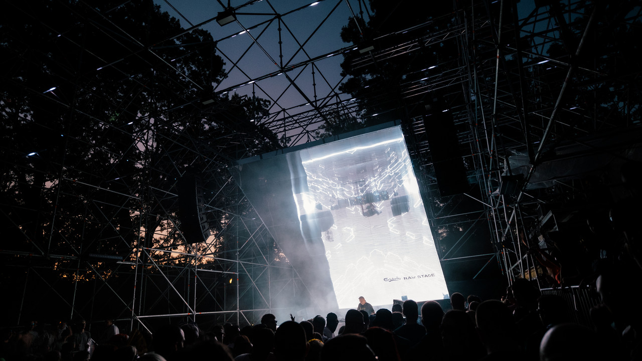 Raw Stage