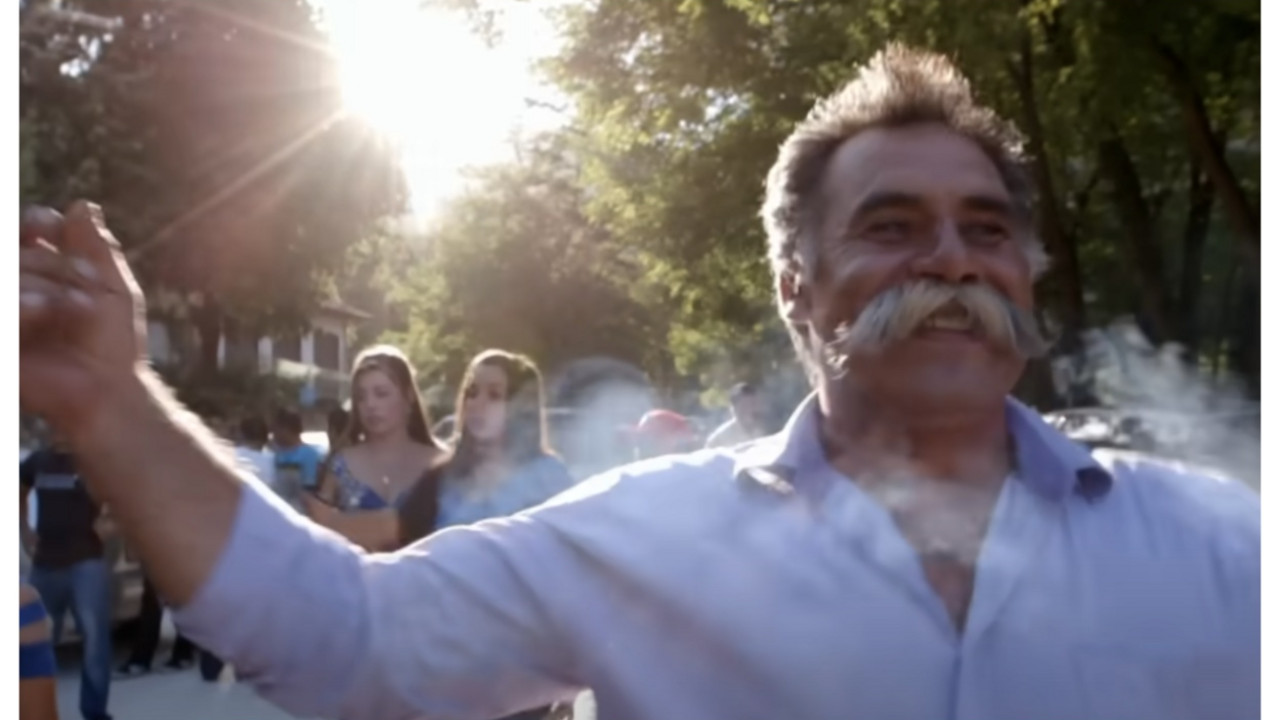 Snimak sa pijace nevesti u Bugarskoj
