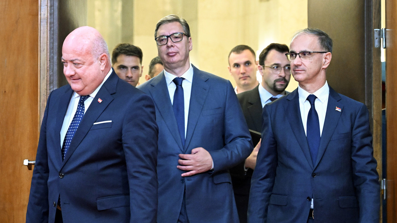 Aleksandar Vučić, Štoker i Macut