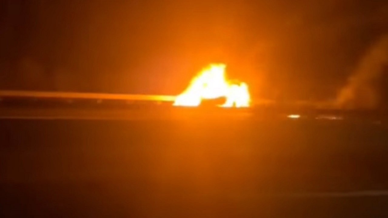 gori automobil na auto-putu