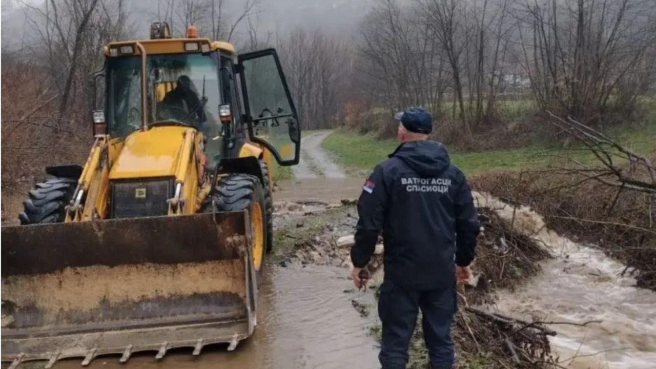 Čišćenje terena nakon poplave