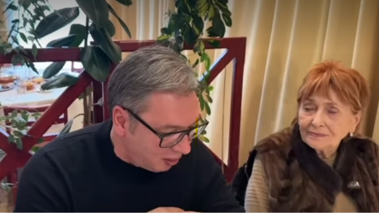 Aleksandar Vučić i njegova majka