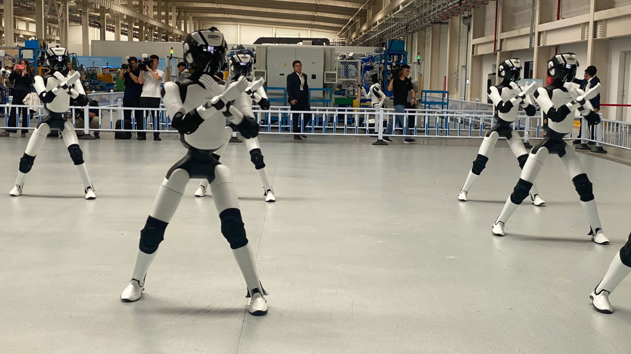 Roboti