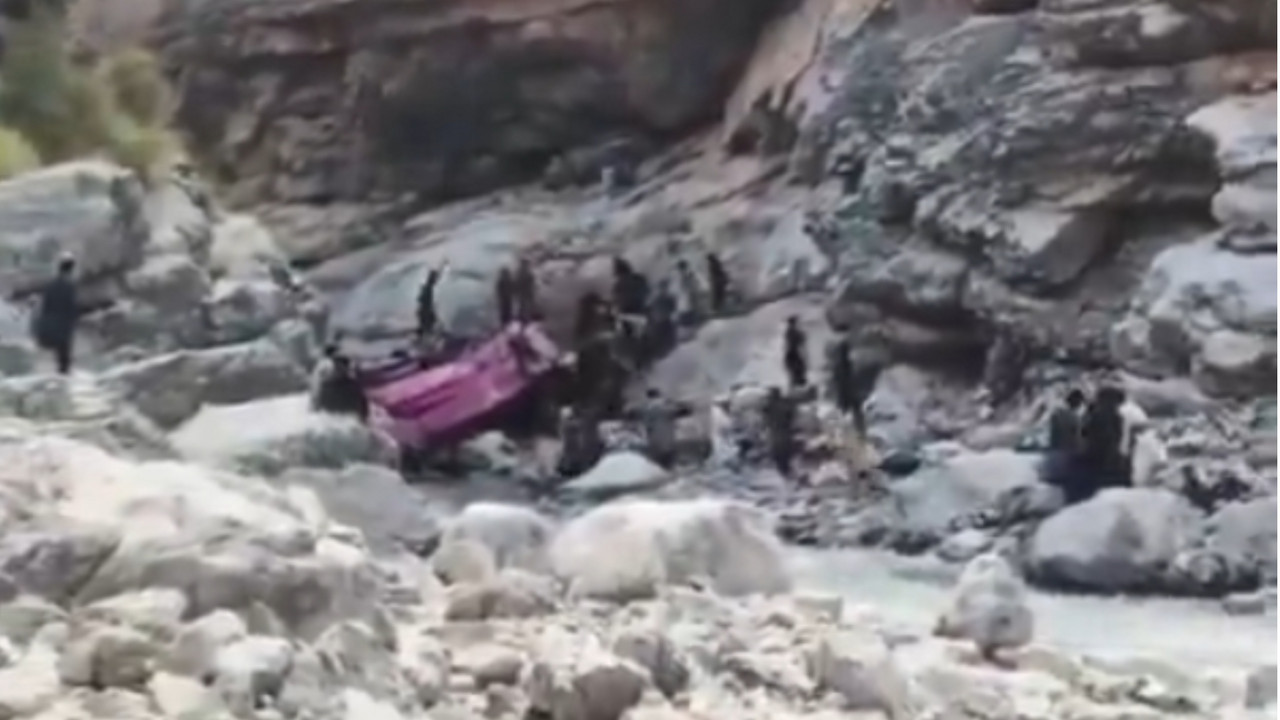 Prevrnuti autobus u Pakistanu