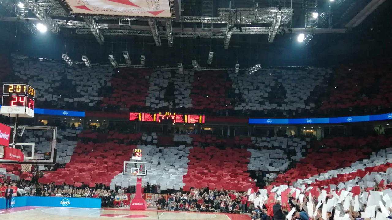 Koreografija navijača Zvezde protiv Barselone