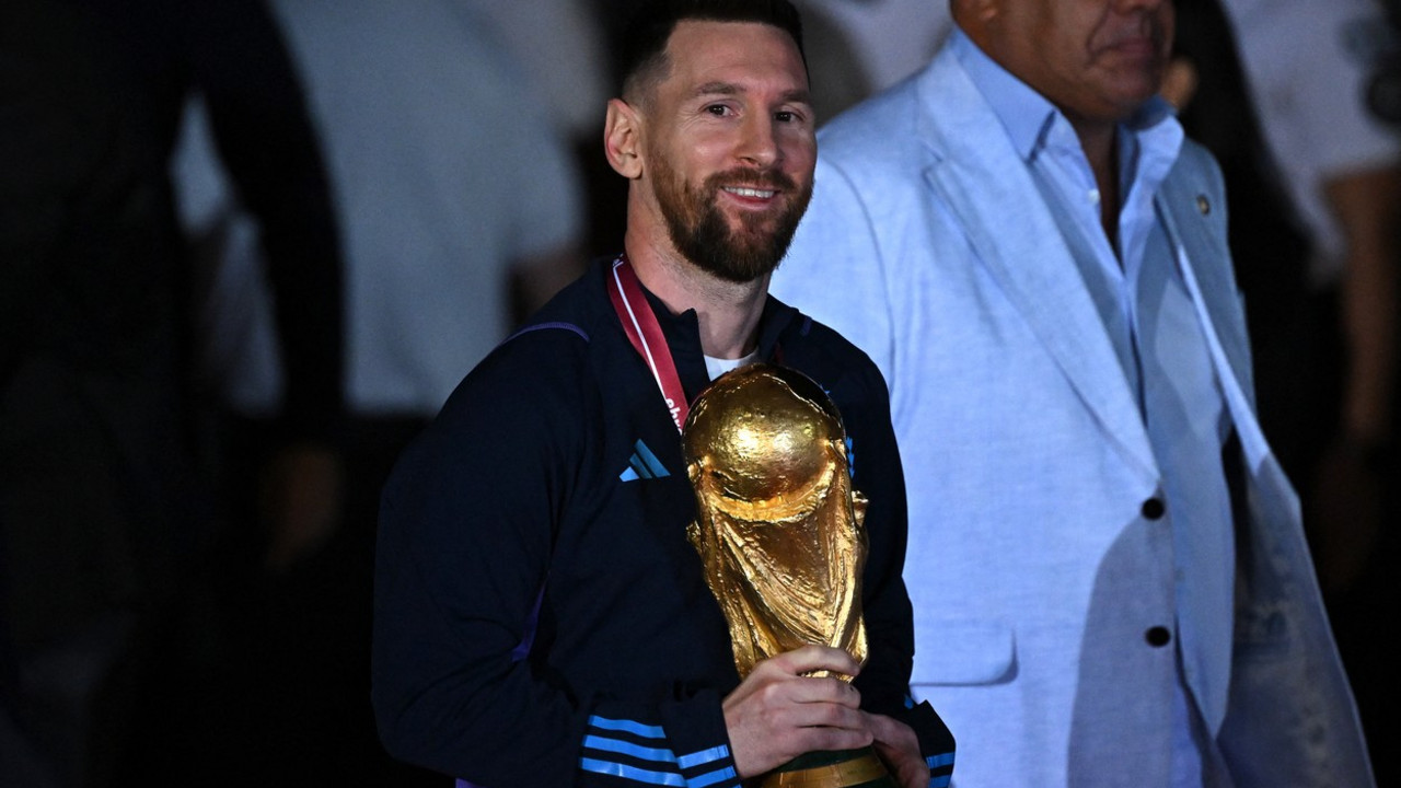 Leo Mesi sa trofejom