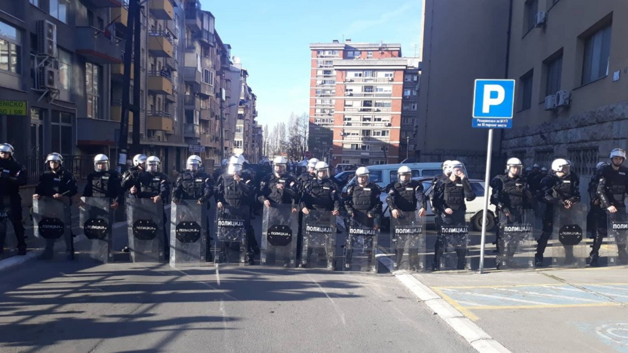 policija na demonstracijama