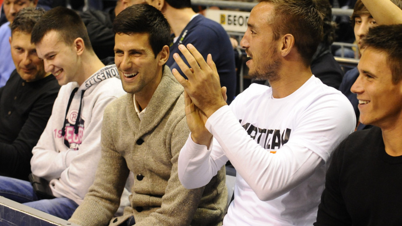 Viktor Troicki sa Novakom Đokovićem uoči košarkaškog duela Partizan - Crvena zvezda