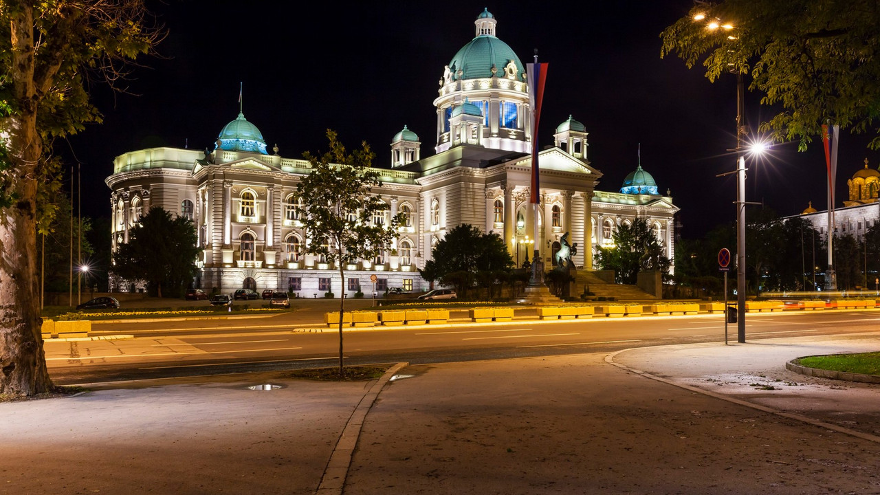 Skupština Srbije noću