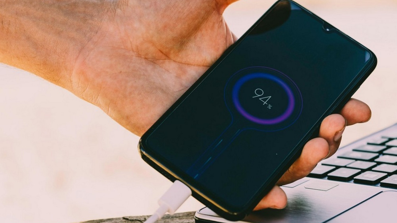 punjač za mobilni telefon