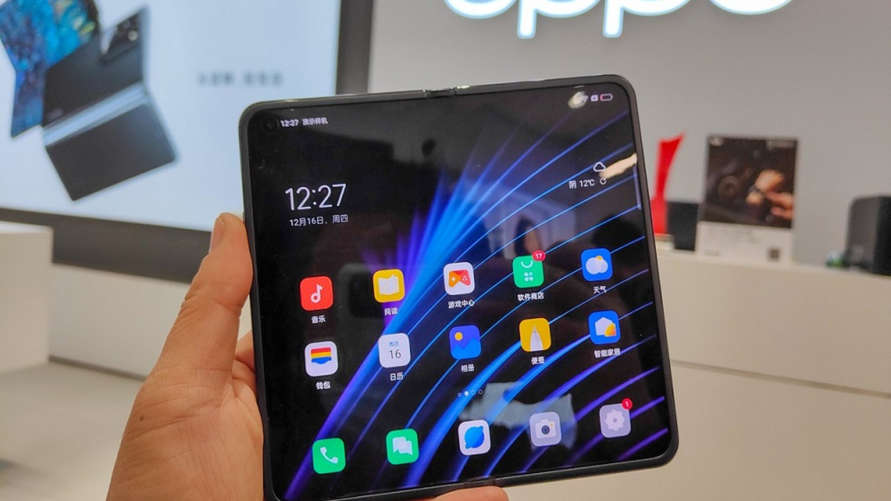 oppo mobilni telefon